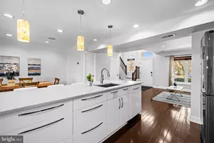 1044 Trevino Ln, Herndon, VA 20170 - Photo 13