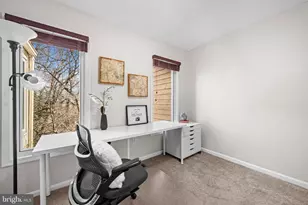 1044 Trevino Ln, Herndon, VA 20170 - Photo 23