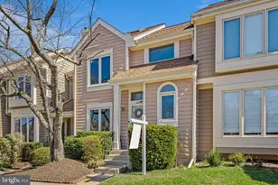 1044 Trevino Ln, Herndon, VA 20170 - Photo 3