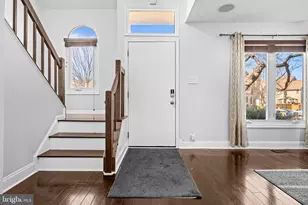 1044 Trevino Ln, Herndon, VA 20170 - Photo 5