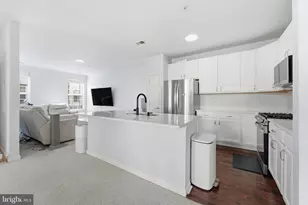 11635 Cavalier Landing Ct, Fairfax, VA 22030 - Photo 13