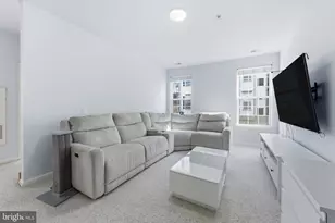 11635 Cavalier Landing Ct, Fairfax, VA 22030 - Photo 9