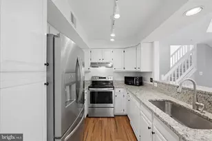 1342 Garden Wall Cir, Reston, VA 20194 - Photo 15