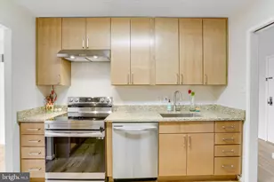 2300 Pimmit Dr, Falls Church, VA 22043 - Photo 7