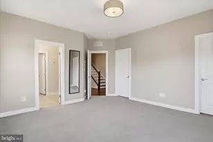 9298 Wild Black Cherry Ct, Fairfax, VA 22031 - Photo 17