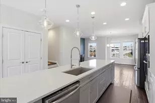 9298 Wild Black Cherry Ct, Fairfax, VA 22031 - Photo 11