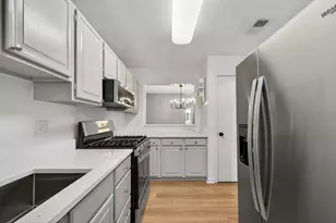 10146 Oakton Terrace Rd, Oakton, VA 22124 - Photo 7