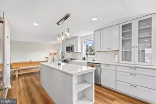 5483 Braddock Ridge Dr, Centreville, VA 20120 - Photo 17