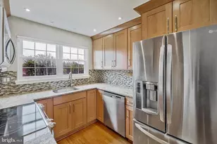 12101 Greenway Ct, Fairfax, VA 22033 - Photo 23