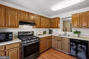 14525 Four Chimney Dr, Centreville, VA 20120 - Photo 9