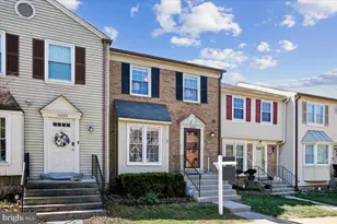 14525 Four Chimney Dr, Centreville, VA 20120 - Photo 3