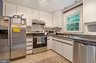 7930 Bubbling Brook Cir, Springfield, VA 22153 - Photo 15