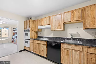 8340 Greensboro Drive #623, McLean, VA 22102 - Photo 11