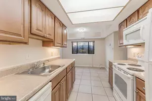 10218 Bushman Dr, Oakton, VA 22124 - Photo 19