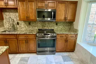 8852 Cork County Ct, Springfield, VA 22152 - Photo 3