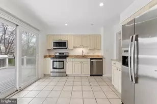 8910 Spur Rd, Springfield, VA 22153 - Photo 11