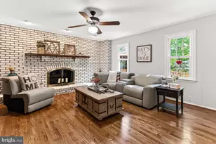 6327 Youngs Branch Dr, Fairfax Station, VA 22039 - Photo 35