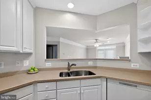 2905 Saintsbury Plaza, Fairfax, VA 22031 - Photo 7