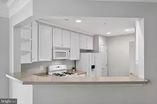 2905 Saintsbury Plaza, Fairfax, VA 22031 - Photo 5