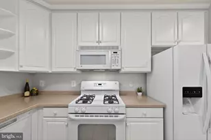 2905 Saintsbury Plaza, Fairfax, VA 22031 - Photo 9