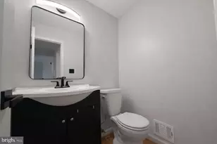 1744 Lockerbie Ln, Vienna, VA 22182 - Photo 9