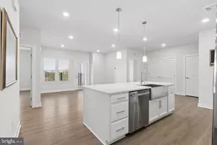 12850 Mosaic Pk Wy, Herndon, VA 20171 - Photo 3