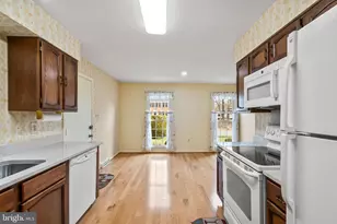 9005 Penn Manor Ct, Springfield, VA 22153 - Photo 13