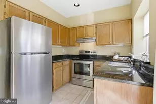 12150 Wedgeway Ct, Fairfax, VA 22033 - Photo 5