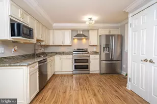 9203 Sheffield Hunt Ct, Lorton, VA 22079 - Photo 11