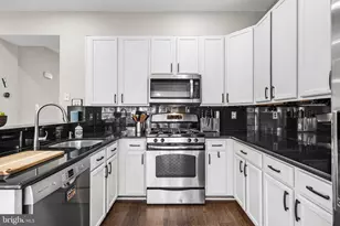 4118 Fountainside Ln, Fairfax, VA 22030 - Photo 13