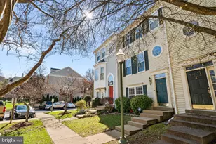 4118 Fountainside Ln, Fairfax, VA 22030 - Photo 3