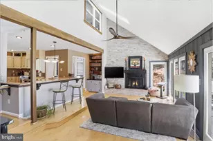 8006 Oak Hollow Ln, Fairfax Station, VA 22039 - Photo 11