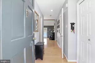 8006 Oak Hollow Ln, Fairfax Station, VA 22039 - Photo 5