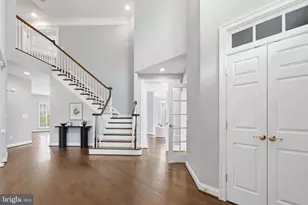 11317 Walnut Creek Ct, Oakton, VA 22124 - Photo 3