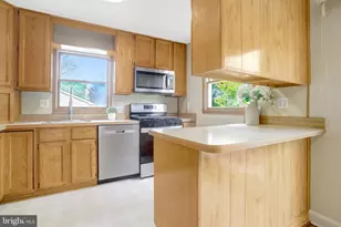 6434 Carriage Dr, Alexandria, VA 22310 - Photo 7
