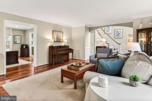 9527 Crosspointe Dr, Fairfax Station, VA 22039 - Photo 11