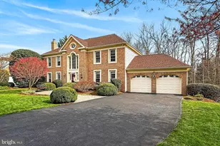 9527 Crosspointe Dr, Fairfax Station, VA 22039 - Photo 3