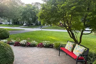 9527 Crosspointe Dr, Fairfax Station, VA 22039 - Photo 5