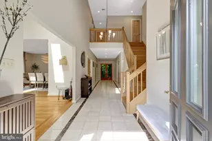 904 Falls Bridge Ln, Great Falls, VA 22066 - Photo 3