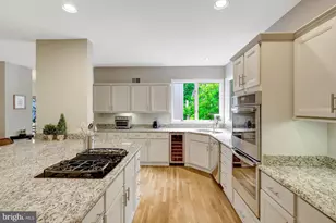 904 Falls Bridge Ln, Great Falls, VA 22066 - Photo 15