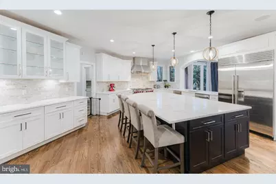 7814 Crownhurst Court, McLean, VA 22102 - Photo 9