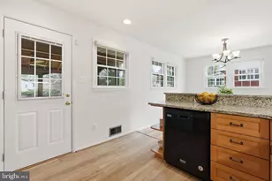 8110 Carrick Ln, Springfield, VA 22151 - Photo 13