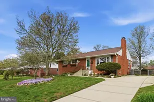 8110 Carrick Ln, Springfield, VA 22151 - Photo 3