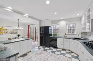 2126 Golf Course Dr, Reston, VA 20191 - Photo 17