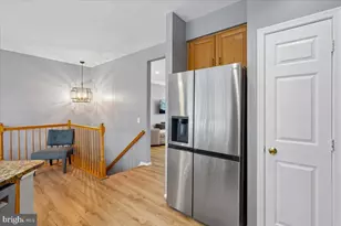 14706 Deer Lake Ct, Centreville, VA 20120 - Photo 9