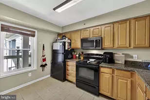 3179 Summit Square Dr, Oakton, VA 22124 - Photo 13