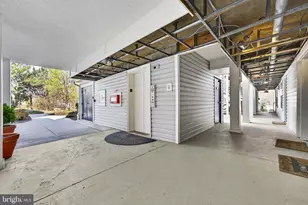 3179 Summit Square Dr, Oakton, VA 22124 - Photo 5