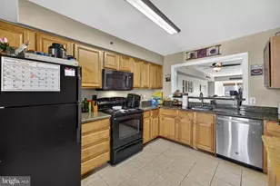 3179 Summit Square Dr, Oakton, VA 22124 - Photo 15