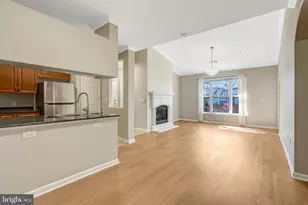 12104 Garden Grove Cir, Fairfax, VA 22030 - Photo 5