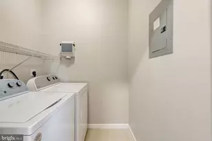 12104 Garden Grove Cir, Fairfax, VA 22030 - Photo 25